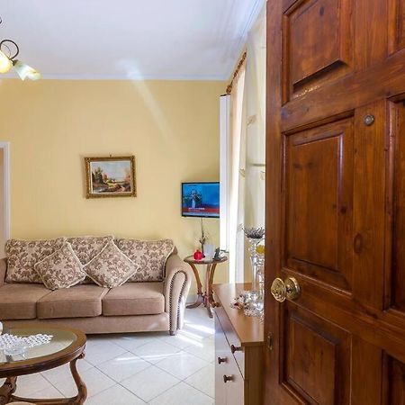 Ria'S Apartment In Corfu Town Buitenkant foto
