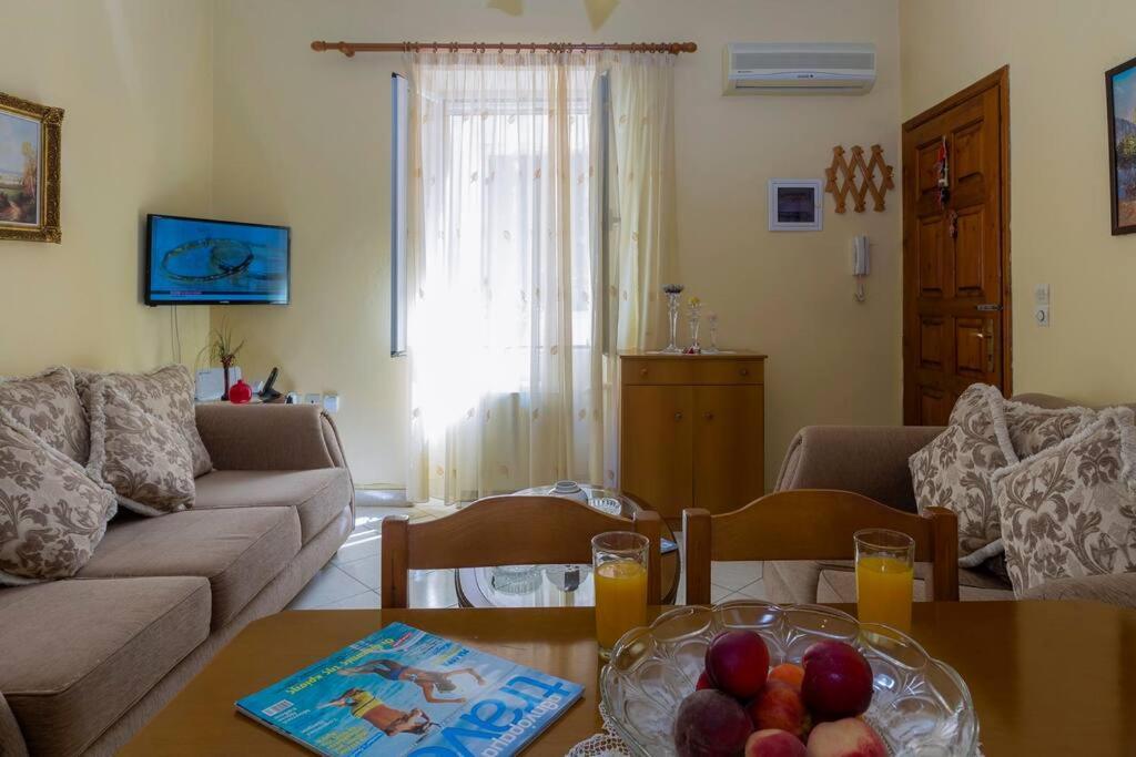 Ria'S Apartment In Corfu Town Buitenkant foto